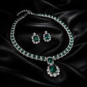 SIGLO green gemstone necklace and earrings jewelry set