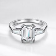 SIGLO 3ct emerald-cut lab-grown diamond ring