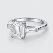 SIGLO emerald-cut lab-grown diamond three-stone ring