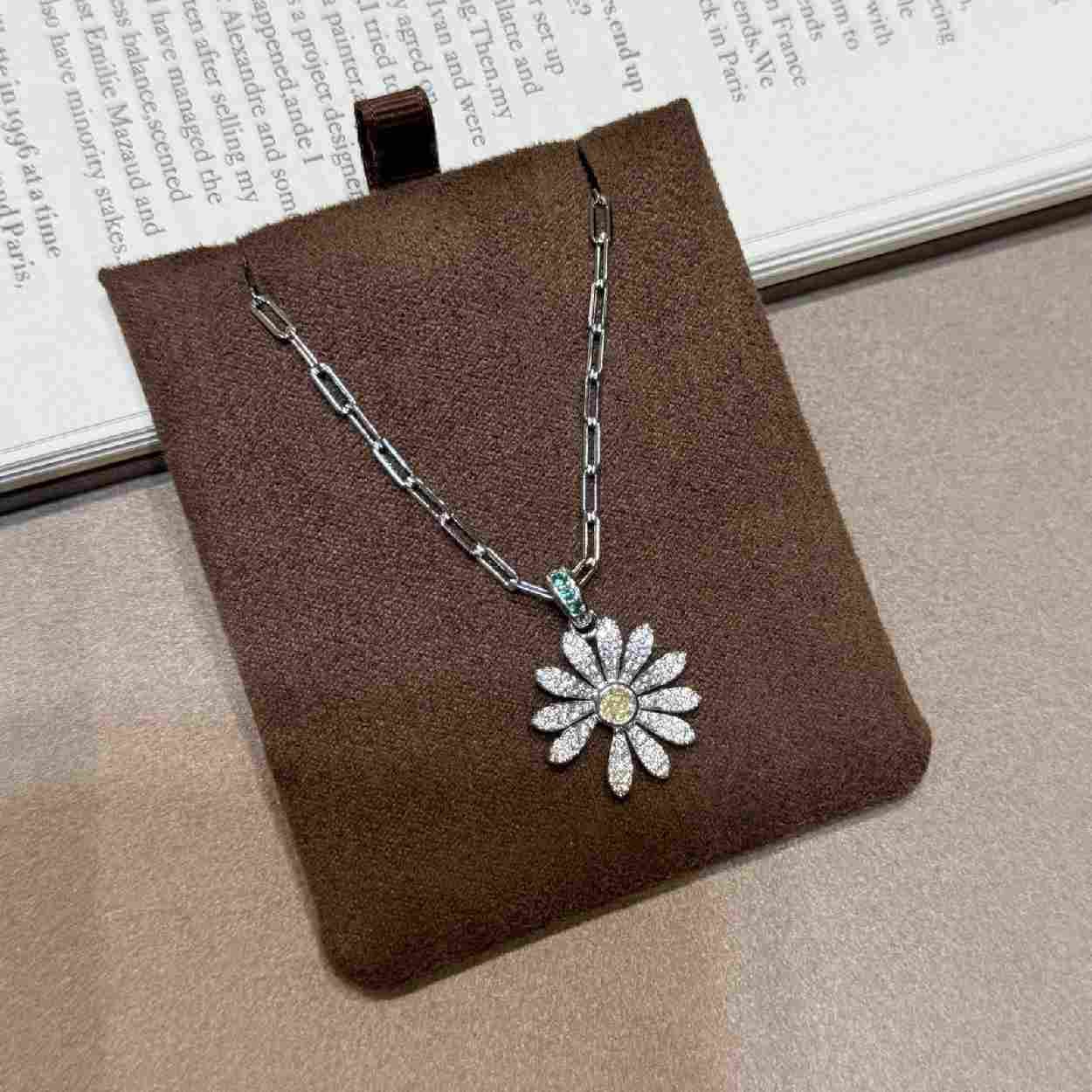 Sparkling pavé Daisy Flower Necklace in S925 sterling silver